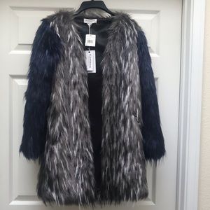 NEW 💙 Glamorous Faux Fur Coat with Pockets XS/S